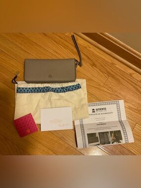 Tory Burch Wristlet FULL INCLUSION & COA!!!